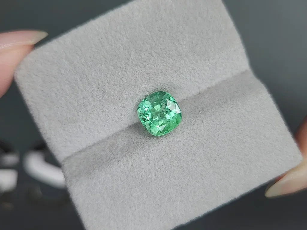 Emerald cushion cut 1.97 carats Image №4