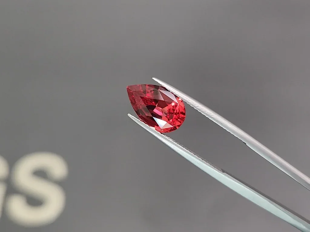 Spinel Mahenge Vibrant pink red 3.63 carats pear cut 3.63 carats, Tanzania Image №3