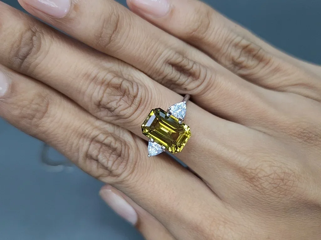 Yellow green chrysoberyl octagon cut 5.84 carats, Sri Lanka Image №5