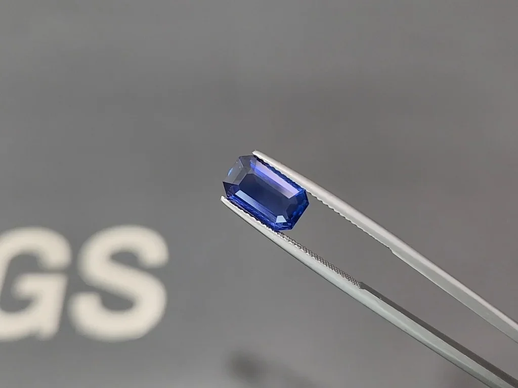 Unheated sapphire Royal Blue octagon cut 3.01 carats, Sri Lanka Image №3