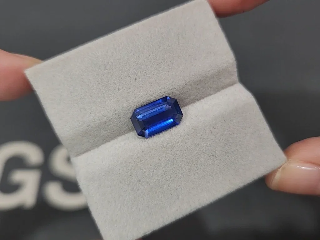 Unheated sapphire Royal Blue octagon cut 3.01 carats, Sri Lanka Image №4