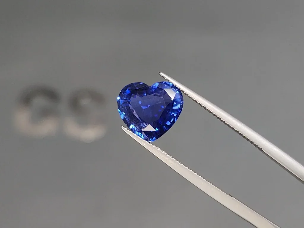 Unheated sapphire Royal Blue heart shape 4.24 carats, Burma Image №3