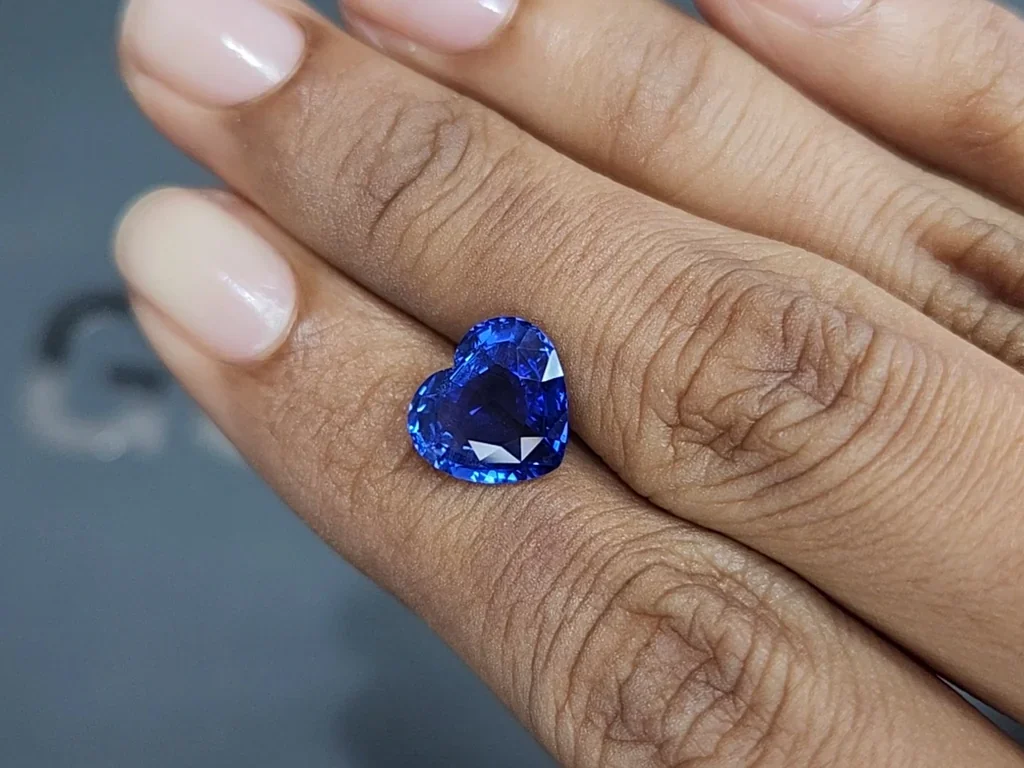 Unheated sapphire Royal Blue heart shape 4.24 carats, Burma Image №2