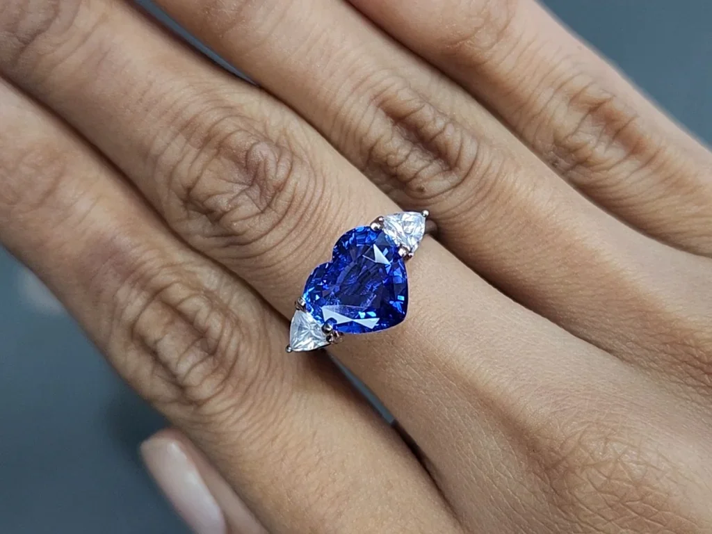 Unheated sapphire Royal Blue heart shape 4.24 carats, Burma Image №5