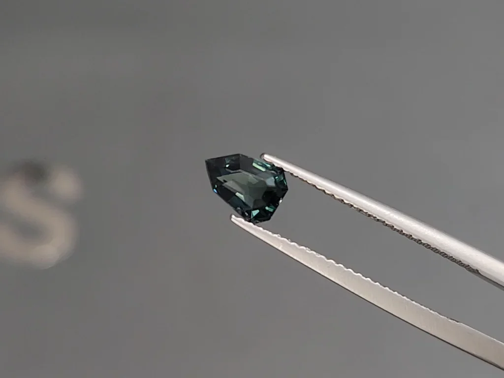 Sapphire Teal fancy cut 1.03 carats, Madagascar Image №3
