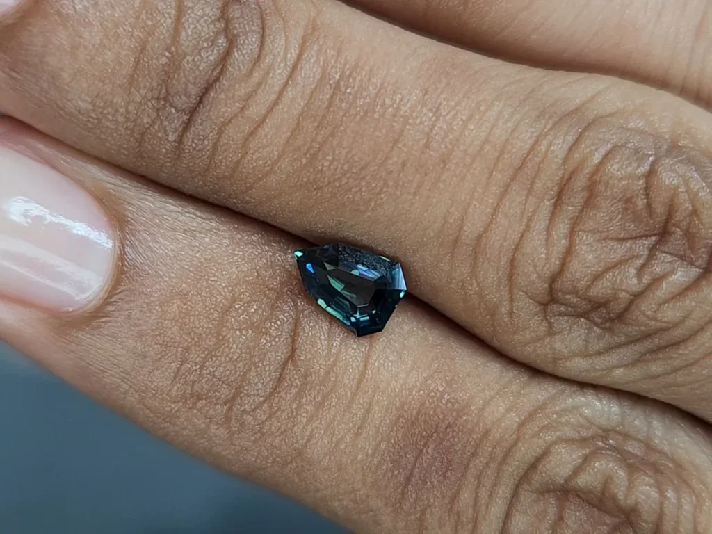 Sapphire Teal fancy cut 1.03 carats, Madagascar Image №2