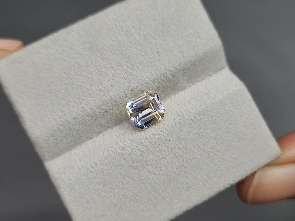 Unheated sapphire Bi-color octagon cut 2.01 carats, Madagascar Image №4