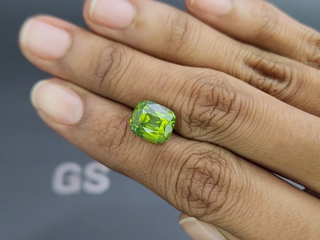 Green zircon cushion cut 7.25 carats, Africa Image №2