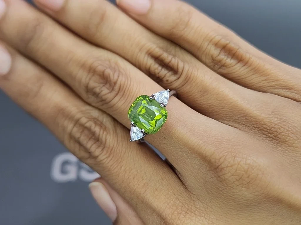 Green zircon cushion cut 7.25 carats, Africa Image №5