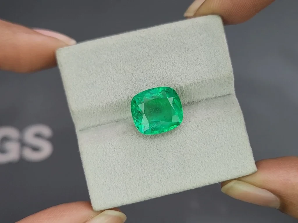 Emerald octagon cut 6.32 carats, Colombia Image №4