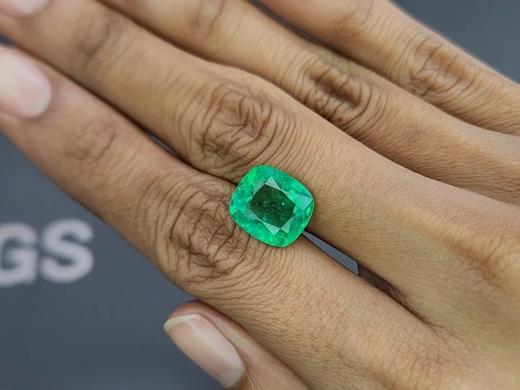 Emerald octagon cut 6.32 carats, Colombia Image №2