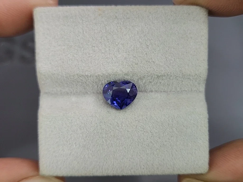 Unheated sapphire Royal Blue shape heart  2.00 carats, Sri Lanka Image №4