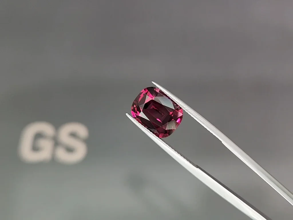 Purple garnet rhodolite cushion cut 5.69 carats, Tanzania Image №3