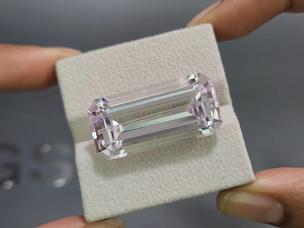 Light lilac kunzite octagon cut 39.97 carats, Pakistan  Image №4