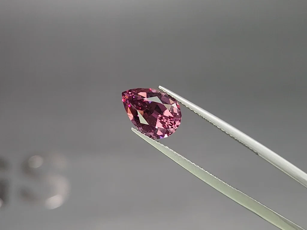 Garnet rhodolite pear cut 3.93 carats, Madagascar Image №3