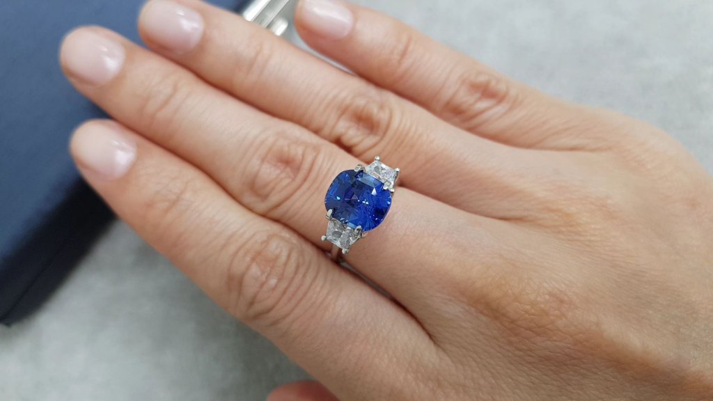 Bright cushion cut Royal Blue sapphire 4.02 carats, Sri Lanka Image №4