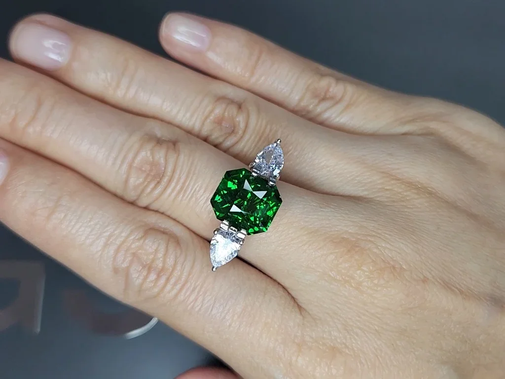 Vivid-green tsavorite garnet in radiant cut 6.49 carats, Tanzania  Image №5