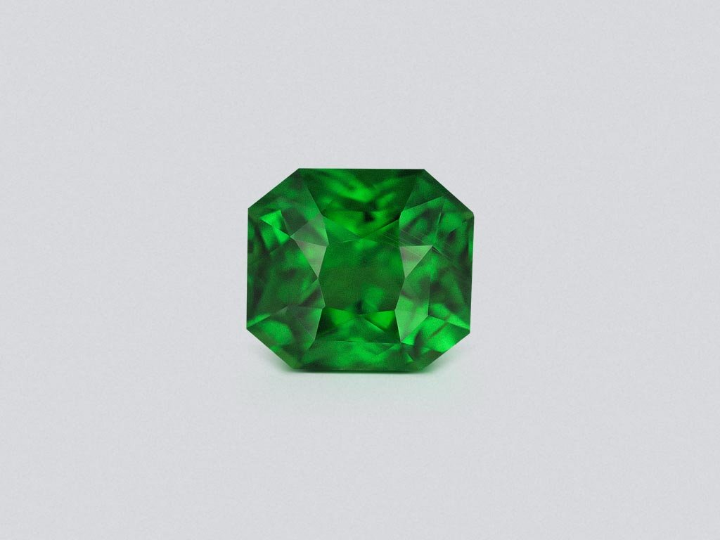 Vivid-green tsavorite garnet in radiant cut 6.49 carats, Tanzania  Image №1