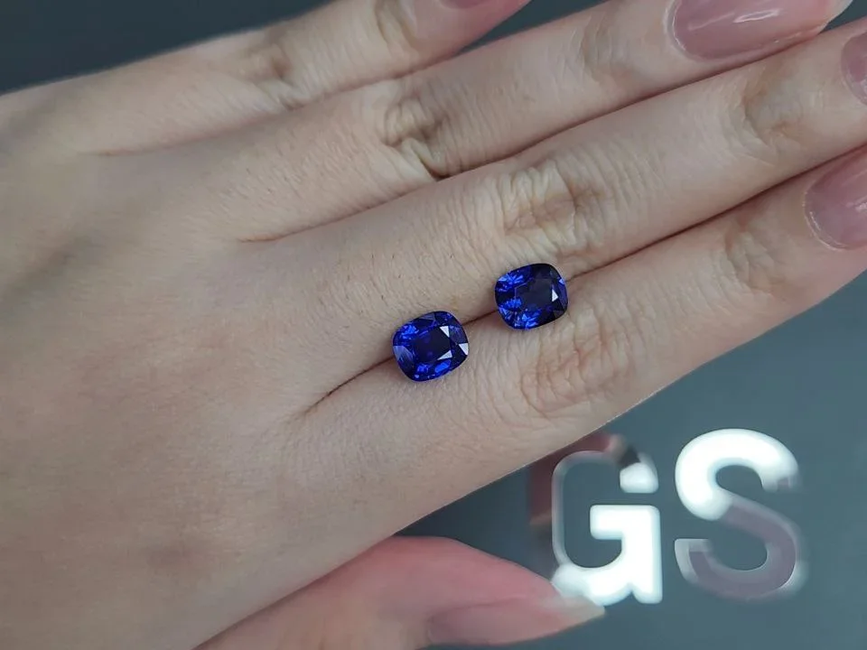 Pair of Royal blue sapphires in cushion cut 3.98 carats, Sri Lanka Image №2