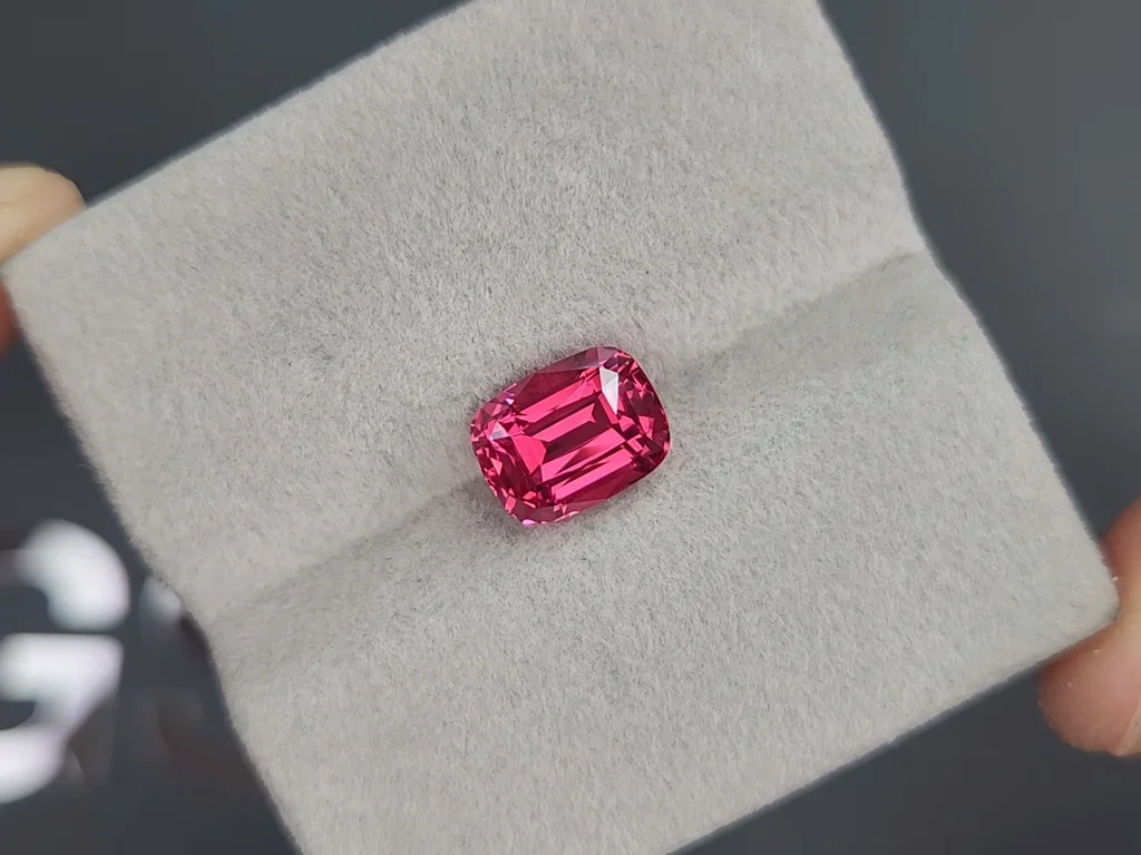 Spinel Mahenge Vibrant Pink-Red cushion cut 3.23 carats, Tanzania Image №4
