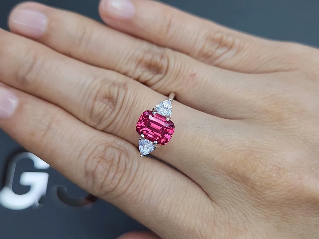 Spinel Mahenge Vibrant Pink-Red cushion cut 3.23 carats, Tanzania Image №5