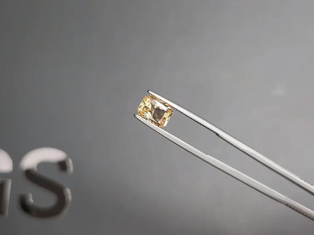 Pastel Yellow sapphire in radiant cut 2.04 carats, Sri Lanka Image №3