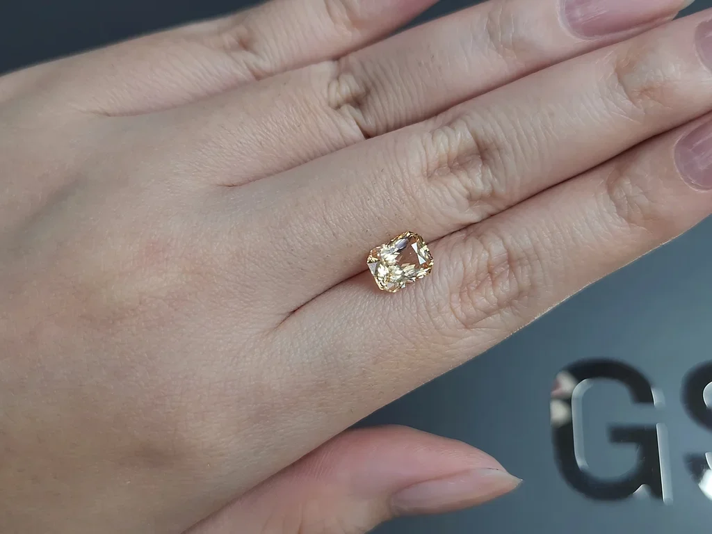Pastel Yellow sapphire in radiant cut 2.04 carats, Sri Lanka Image №2