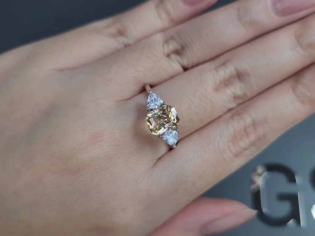 Pastel Yellow sapphire in radiant cut 2.04 carats, Sri Lanka Image №5
