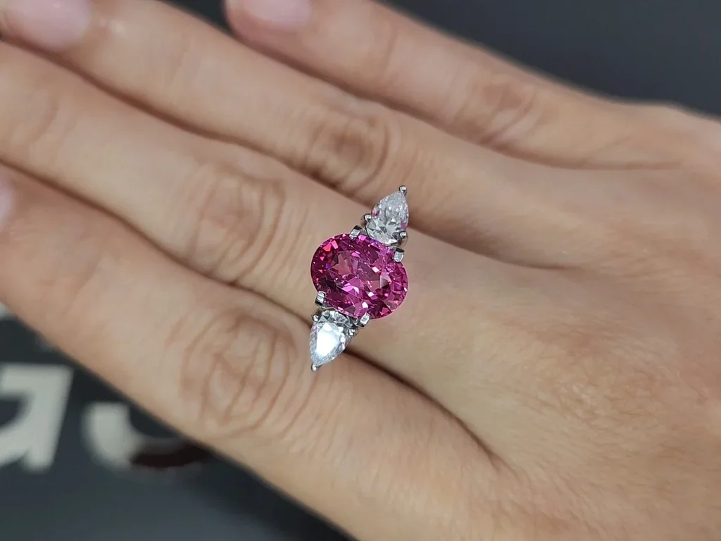 Spinel Mahenge Vivid Pink oval cut 2.60 carats, Tanzania   Image №5