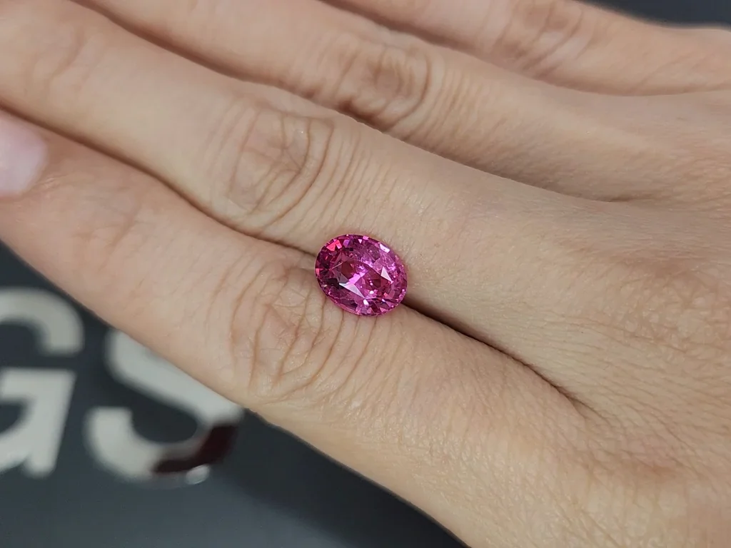 Spinel Mahenge Vivid Pink oval cut 2.60 carats, Tanzania   Image №2