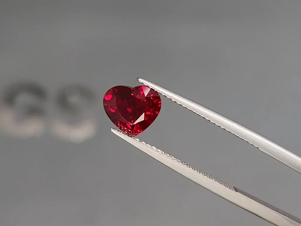 Unheated ruby Pigeon Blood heart shape 2.17 carats, Mozambique Image №3