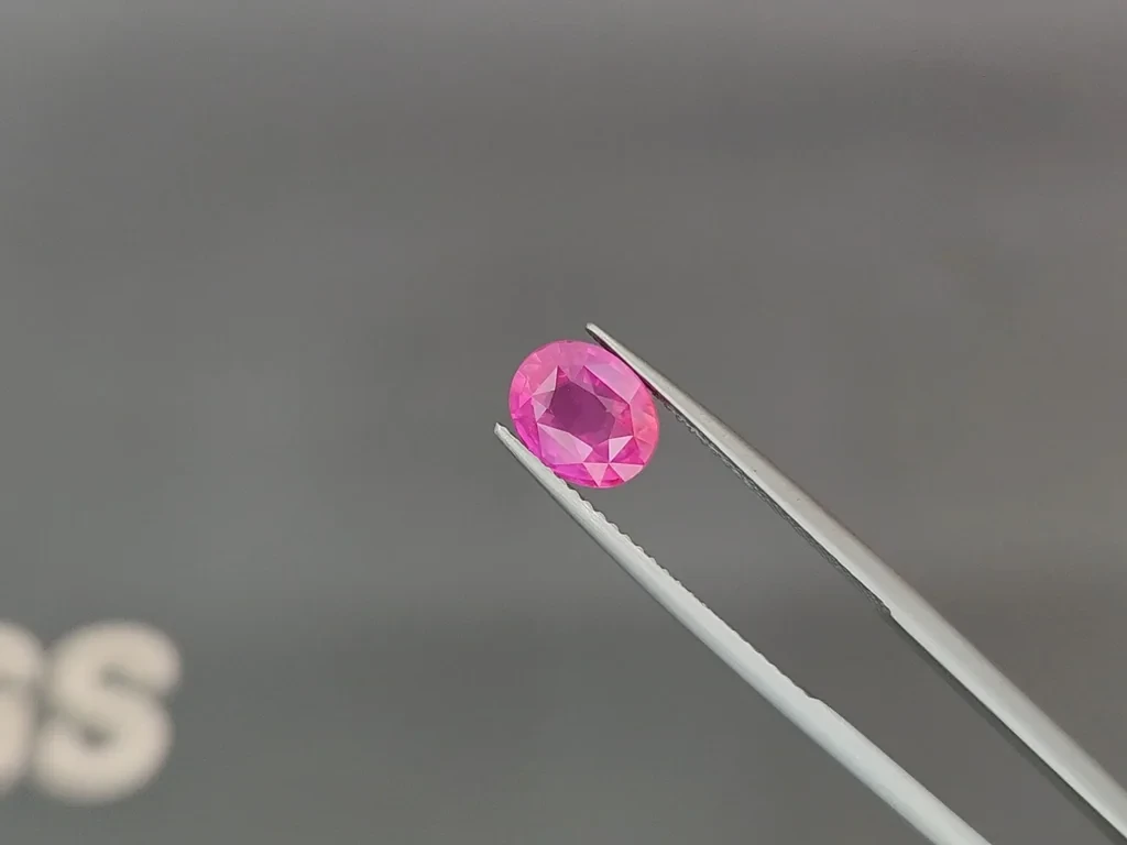 Unheated sapphire Hot Pink rutile silk effect oval cut 2.06 carats, Sri Lanka  Image №3