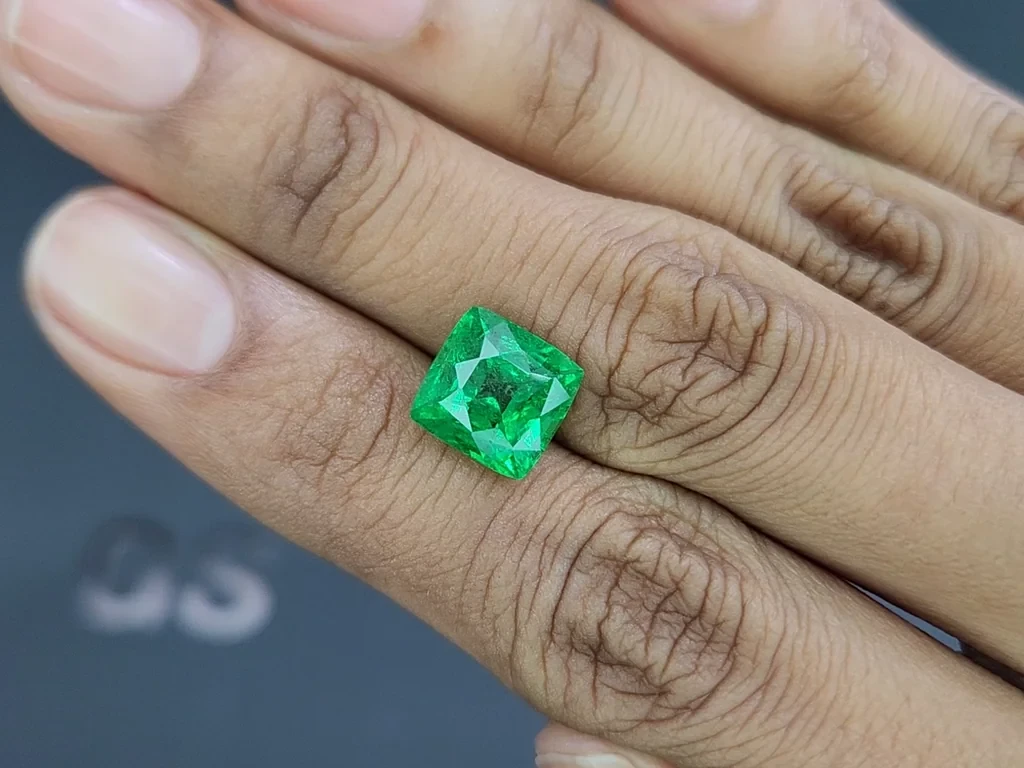 Garnet tsavorite Intense Green cushion cut 5.75 carats, Tanzania  Image №2