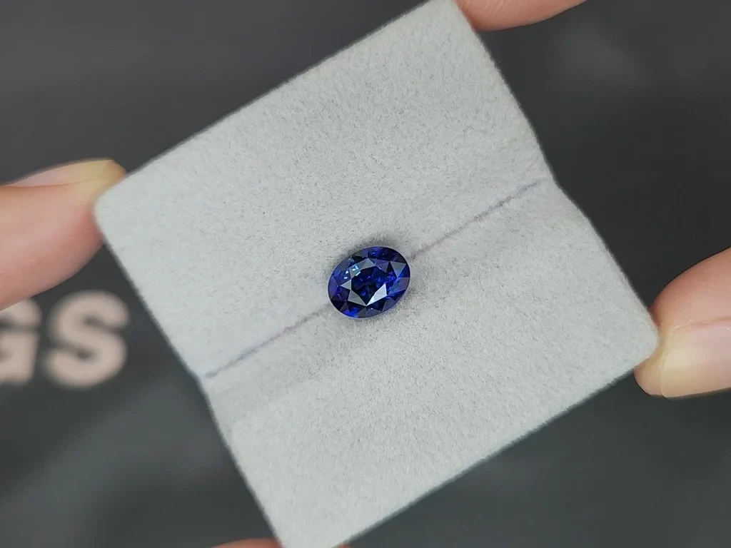 Sapphire Royal Blue oval cut 2.52 carats, Sri Lanka Image №4