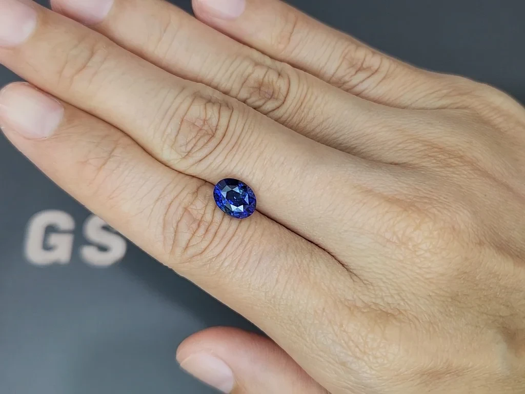 Sapphire Royal Blue oval cut 2.52 carats, Sri Lanka Image №2