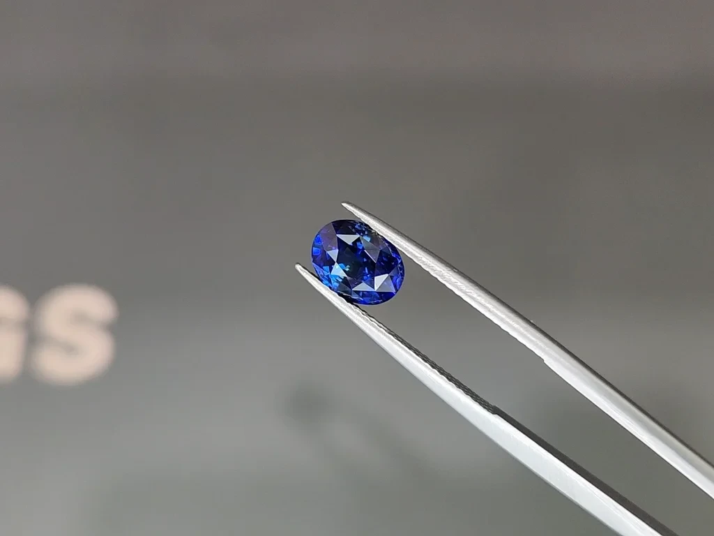 Sapphire Royal Blue oval cut 2.52 carats, Sri Lanka Image №3