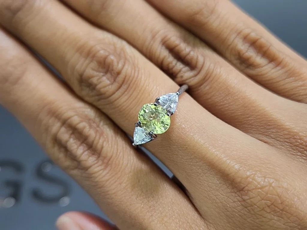 Chrysoberyl oval cut 1.69 carats, Sri Lanka Image №5