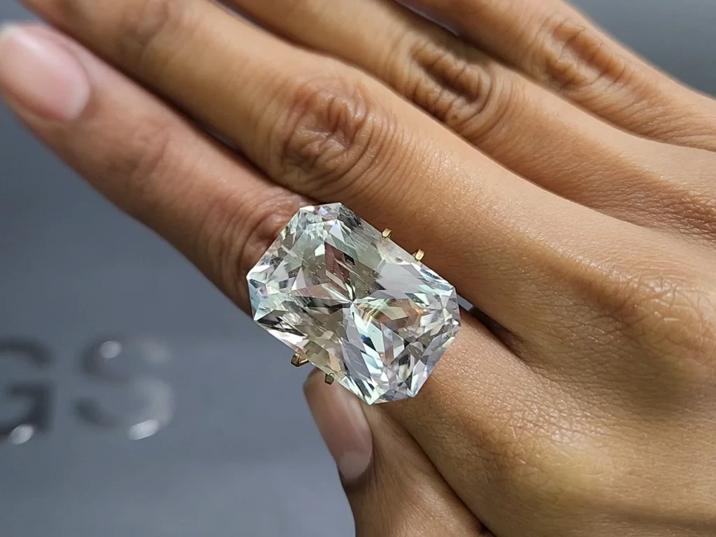 Large kunzite radiant cut 36.32 carats, Pakistan Image №2