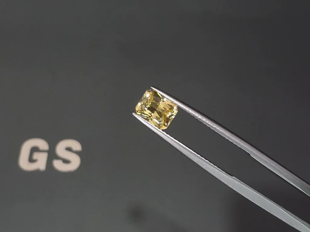 Unheated Vivid yellow sapphire radiant cut 1.59 carats, Sri Lanka Image №3