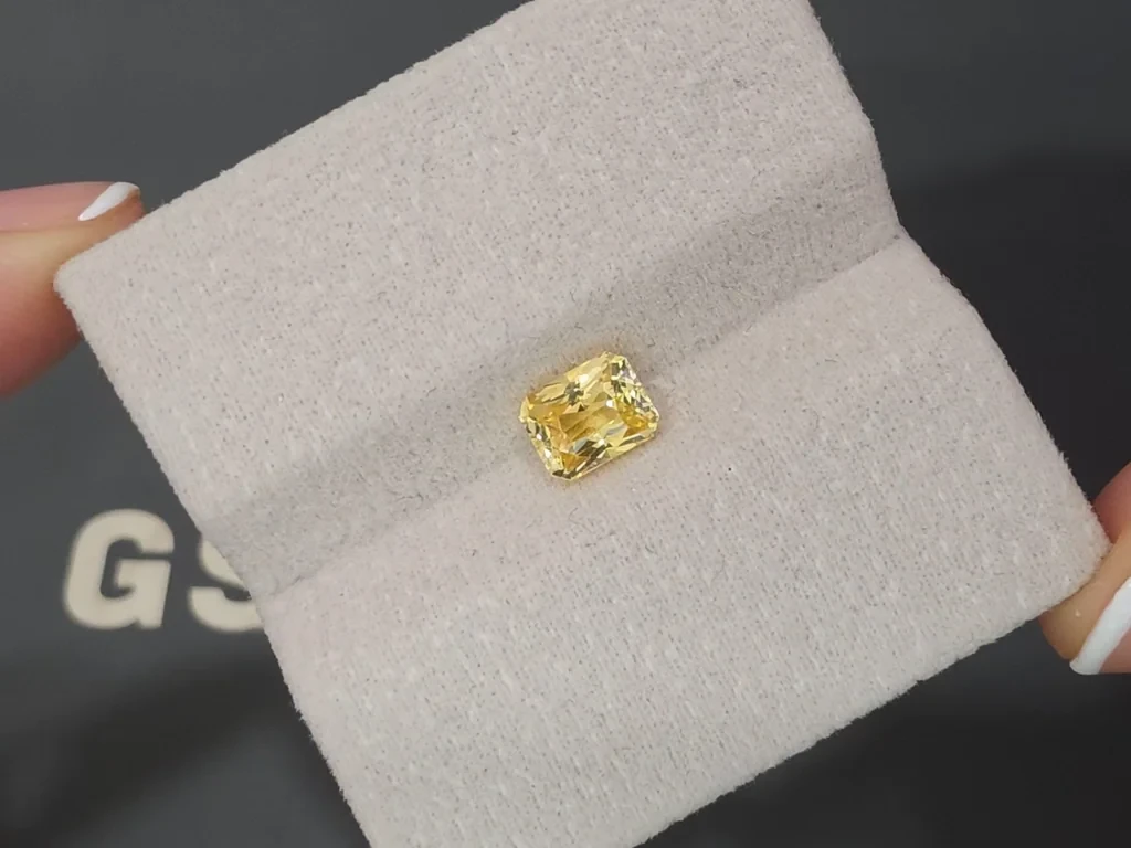 Unheated Vivid yellow sapphire radiant cut 1.59 carats, Sri Lanka Image №4