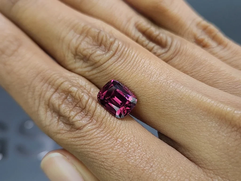 Garnet rhodolite cushion cut 4,10 carats, Madagascar Image №2