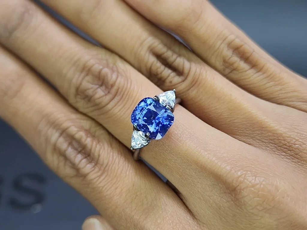 Unheated blue sapphire cushion cut 5.06 carats, Sri Lanka Image №5