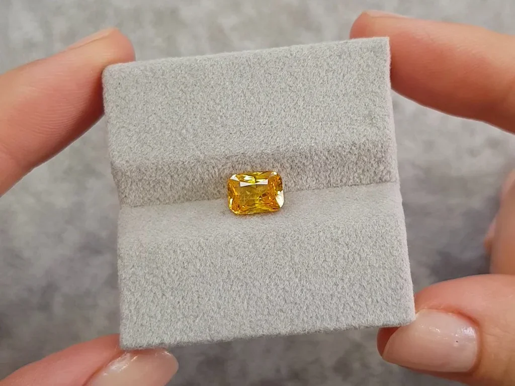 Cushion cut bright yellow sapphire 2.05 ct, Sri Lanka Image №4