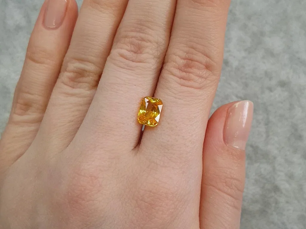 Cushion cut bright yellow sapphire 2.05 ct, Sri Lanka Image №3
