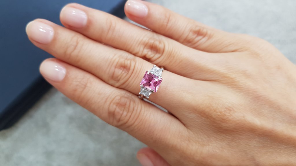 Pamir intense pink spinel in princess cut 1.55 ct Image №4