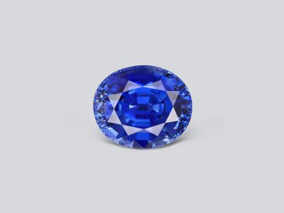 Intense Cornflower Blue sapphire in oval cut 3.20 carats, Sri Lanka photo