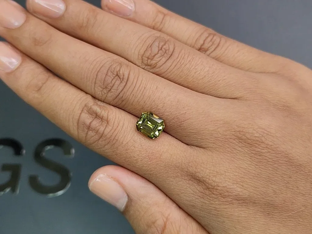 Chrysoberyl in octagon cut 3.30 carats, Sri Lanka Image №2
