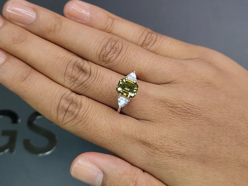 Chrysoberyl in octagon cut 3.30 carats, Sri Lanka Image №5