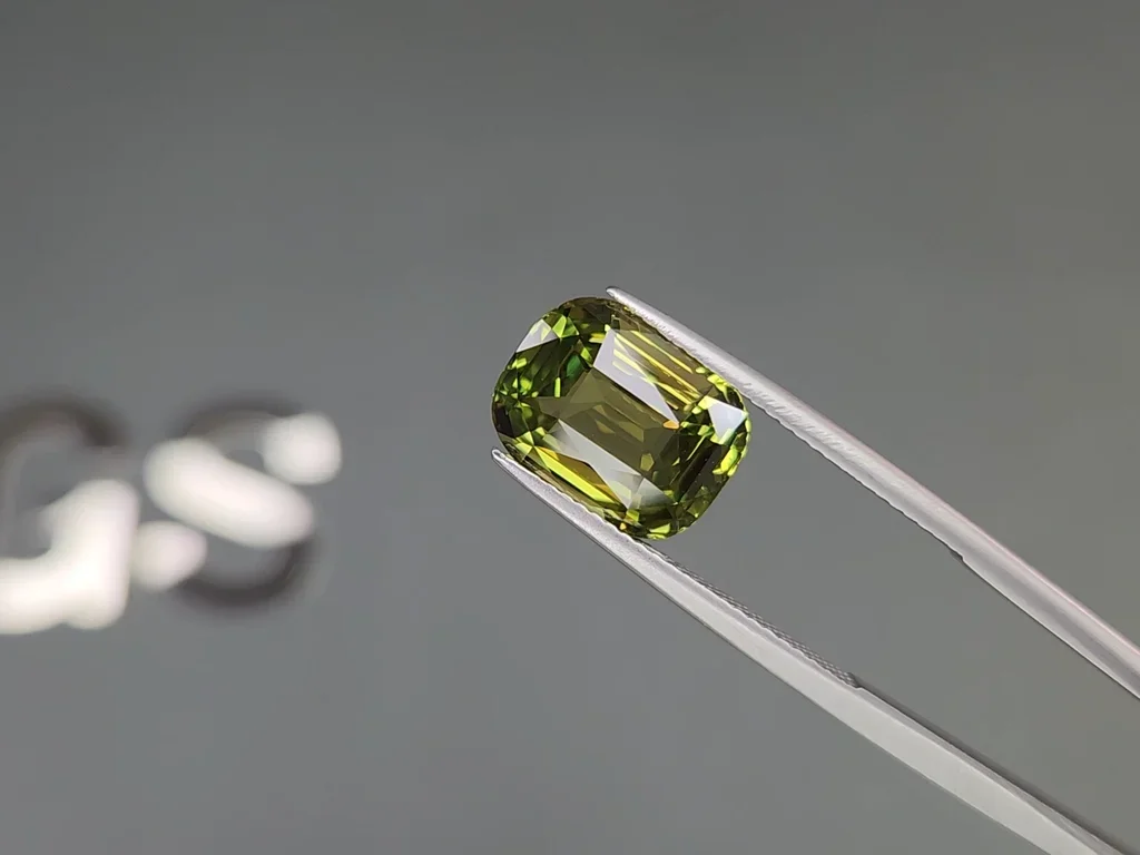 Green-yellow cushion-cut chrysoberyl 6.16 carats, Madagascar Image №3