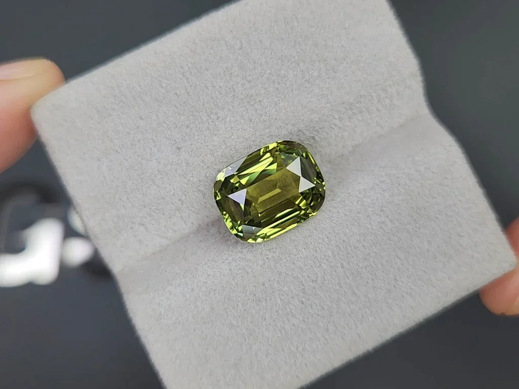 Green-yellow cushion-cut chrysoberyl 6.16 carats, Madagascar Image №4